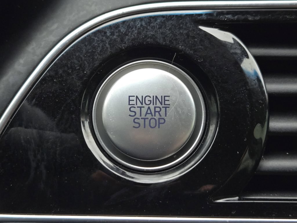 Used 2022 Genesis G70 3.3T RWD image 16