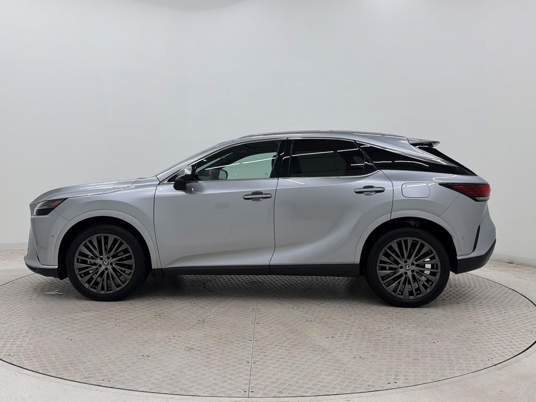 Used 2023 Lexus RX 350 AWD w/ Cold Area Package image 2