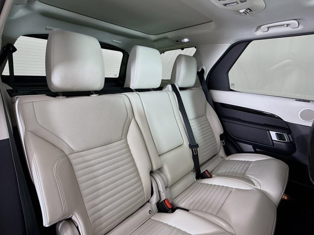 Used 2024 Land Rover Discovery S AWD/4WD image 15