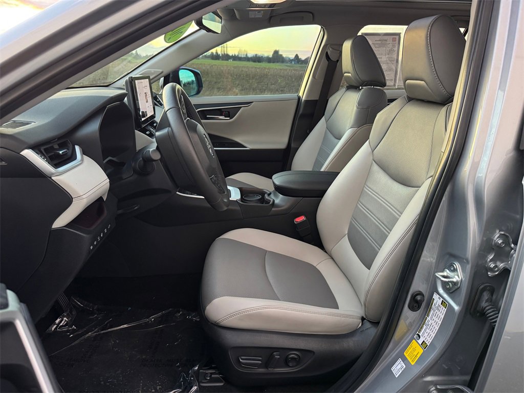 Used 2024 Toyota RAV4 Limited image 9