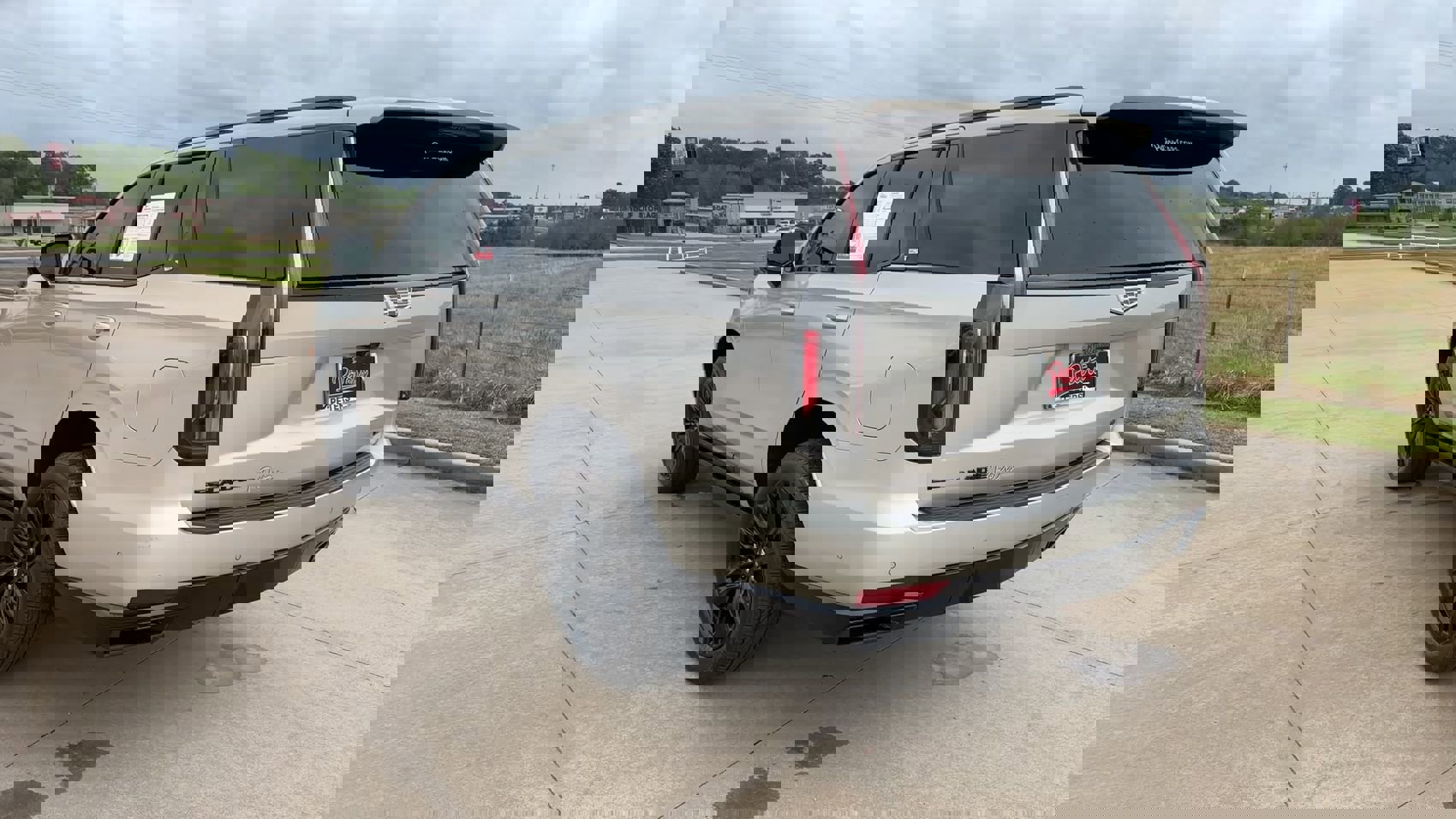 Used 2023 Cadillac Escalade Sport Platinum w/ LPO, ONYX Package image 7