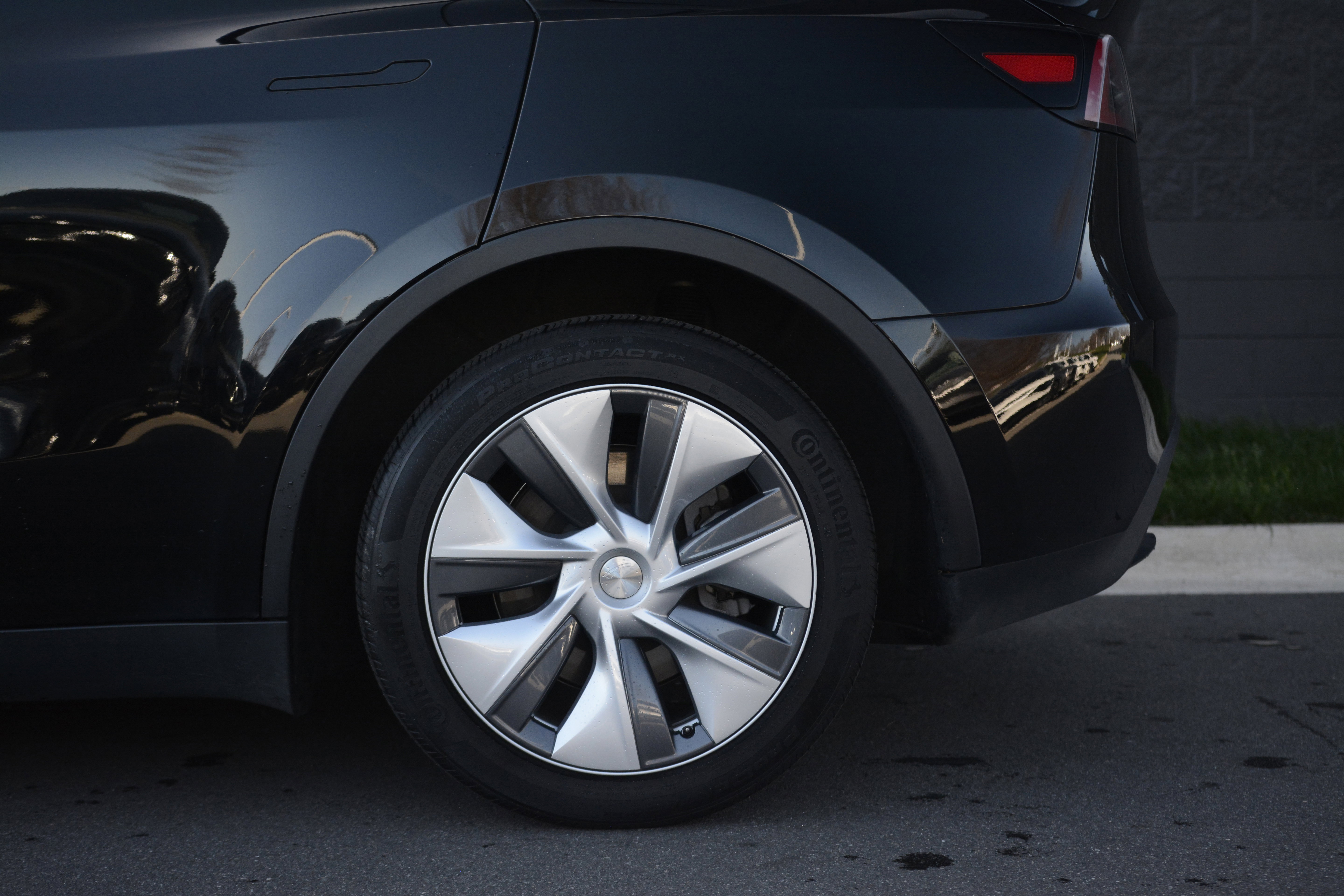 Used 2023 Tesla Model Y Long Range image 36