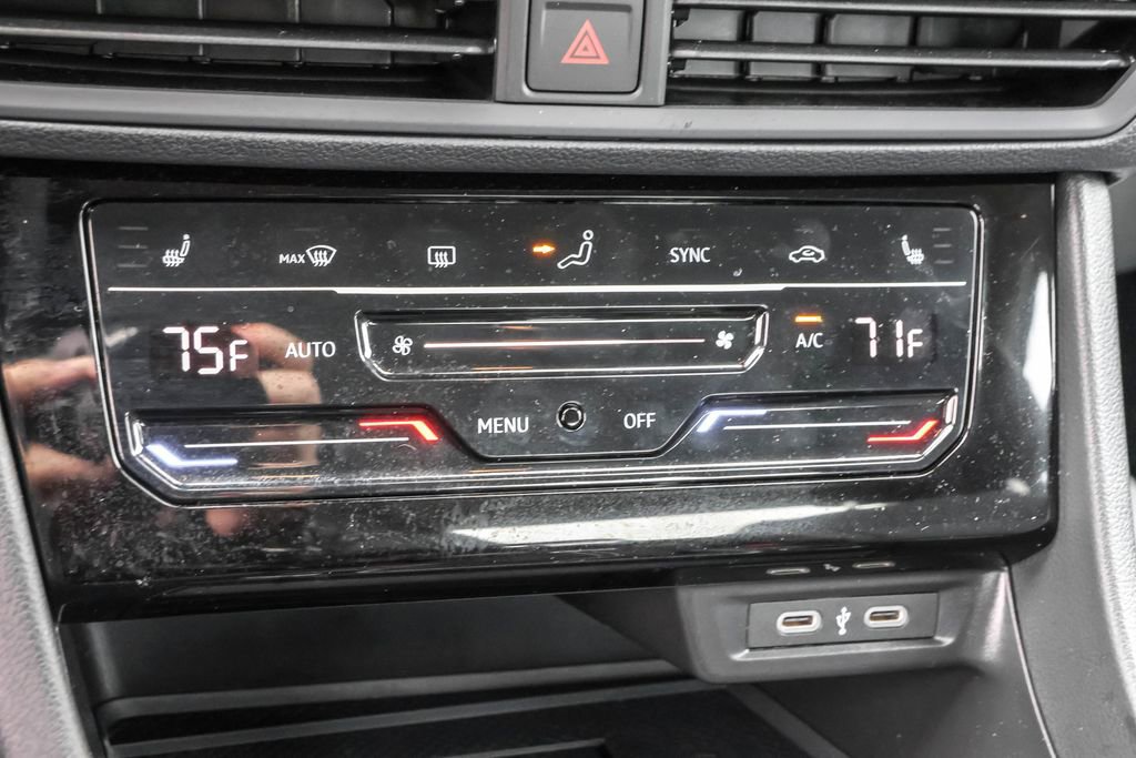 Used 2025 Volkswagen Jetta SE image 23
