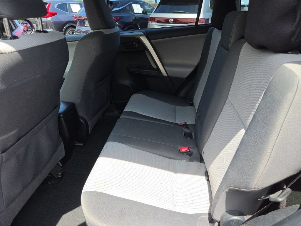 Used 2014 Toyota RAV4 LE AWD/4WD image 3