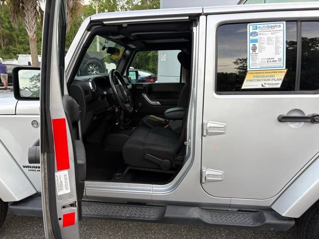 Used 2012 Jeep Wrangler Unlimited Sahara w/ Connectivity Group AWD/4WD image 9