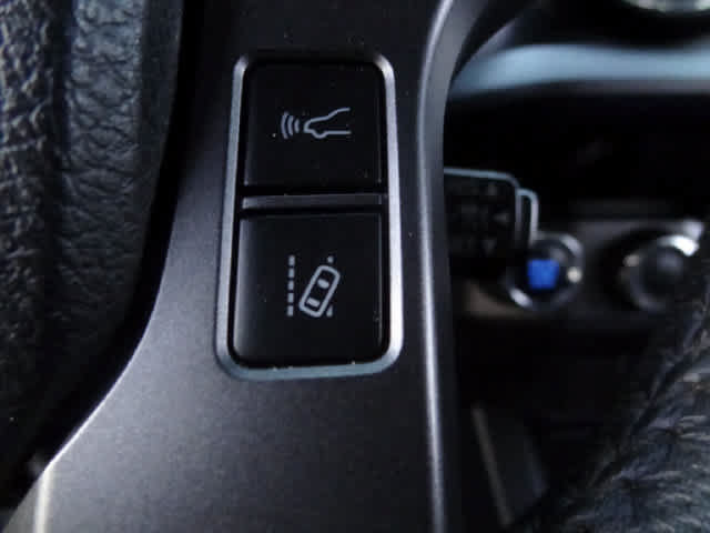 Used 2018 Toyota Tacoma TRD Sport AWD/4WD image 22