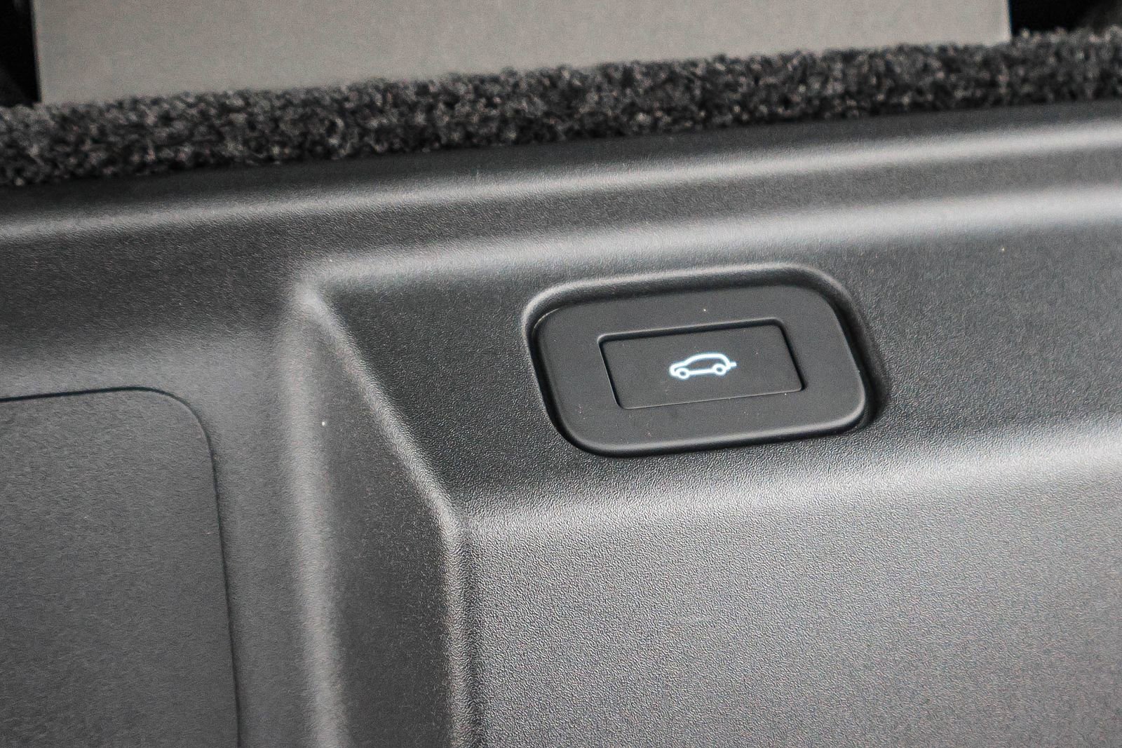 New 2025 Land Rover Range Rover SE image 27