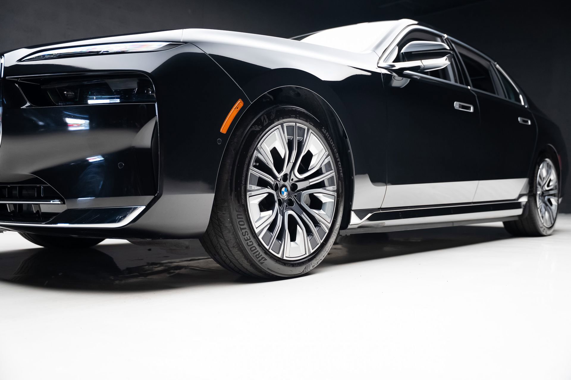 Used 2024 BMW i7 xDrive60 w/ Executive Package image 78