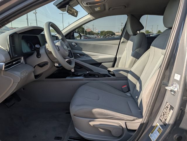 Used 2025 Hyundai Elantra SE FWD image 25