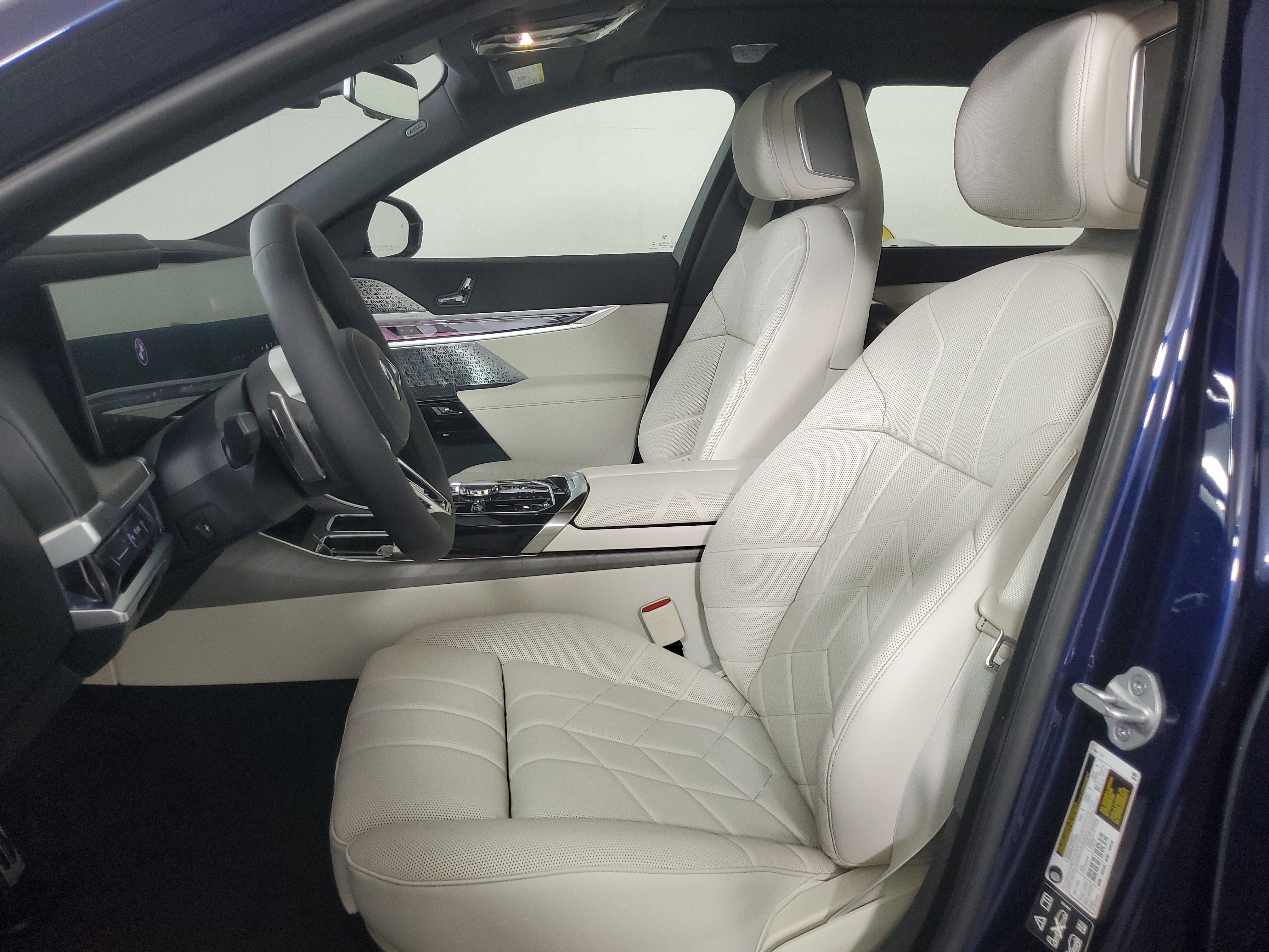 New 2026 BMW 740i xDrive image 9