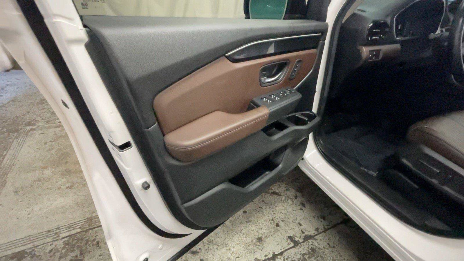 Used 2025 Honda Pilot Elite image 28