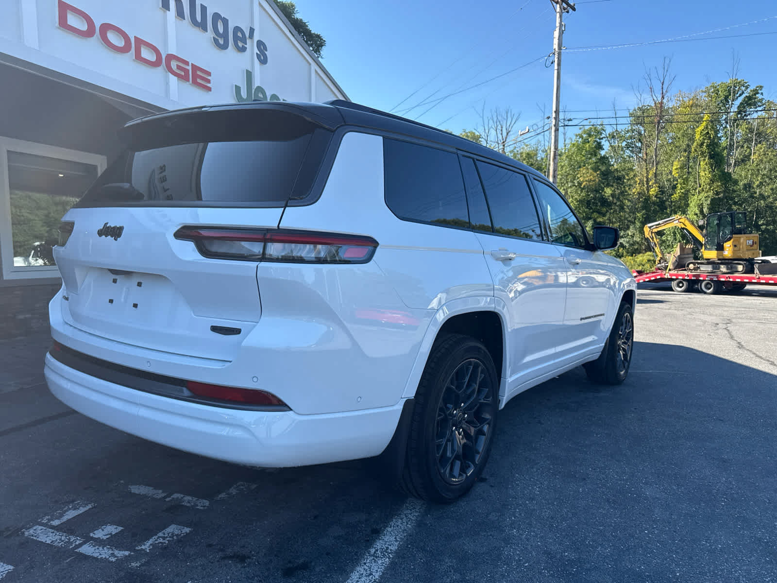New 2027 Jeep Grand Cherokee L Summit w/ Obsidian Package AWD/4WD image 3
