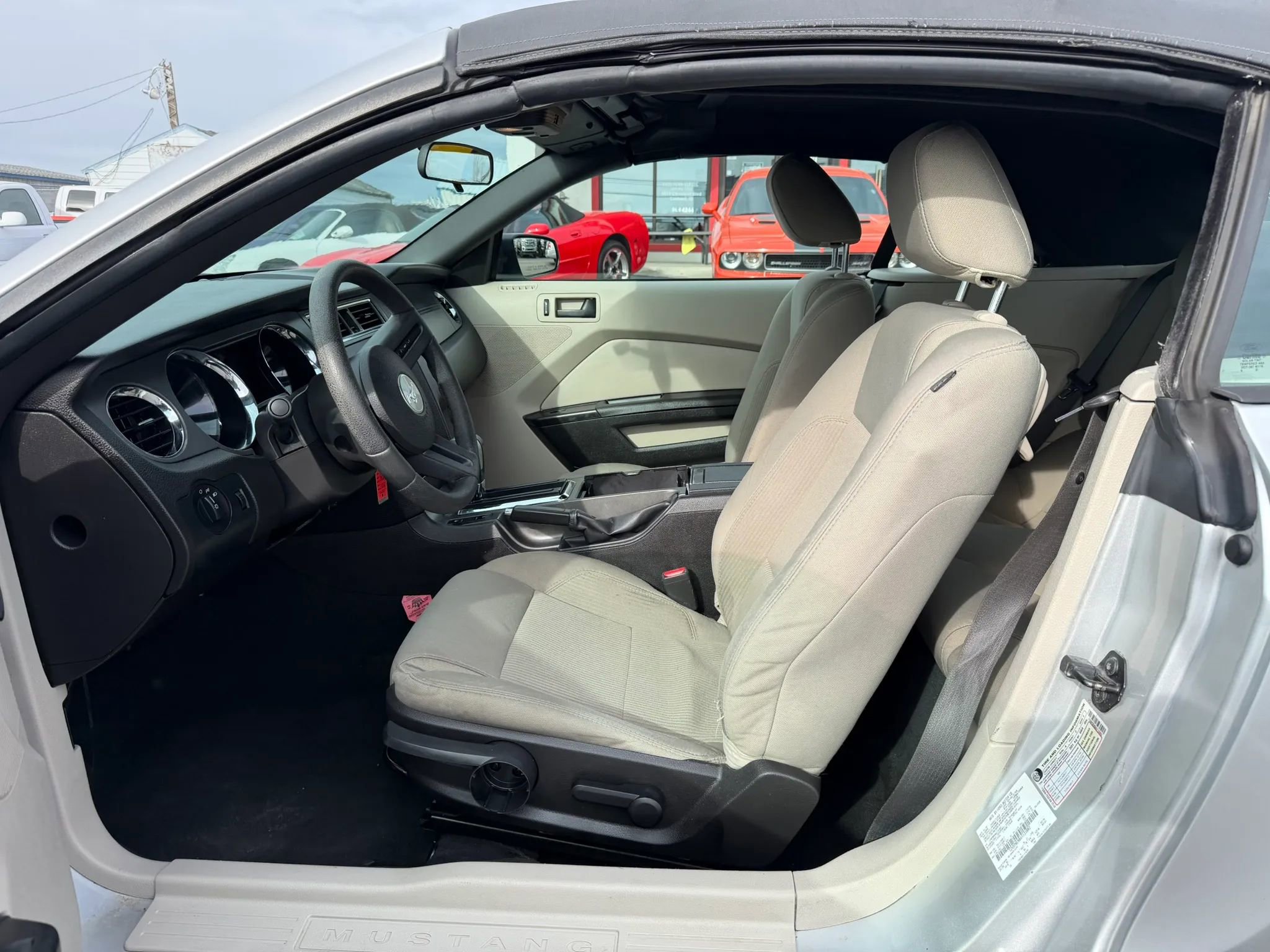 Used 2010 Ford Mustang Convertible RWD image 9