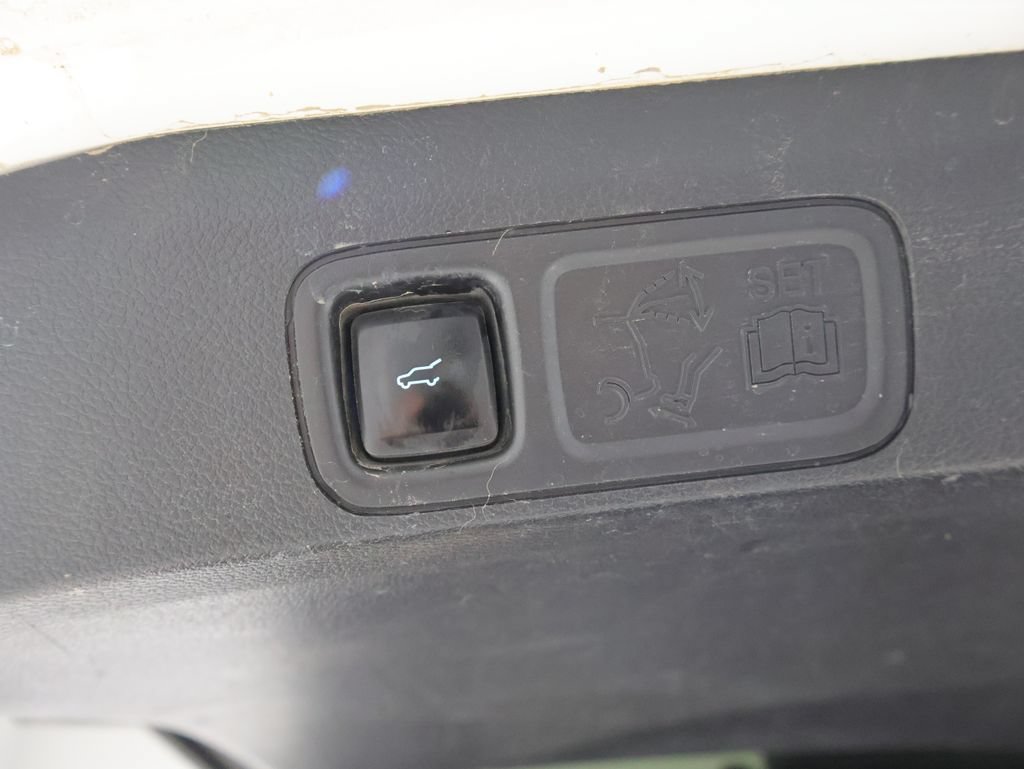 Used 2020 Ford Expedition XLT w/ Equipment Group 202A AWD/4WD image 23