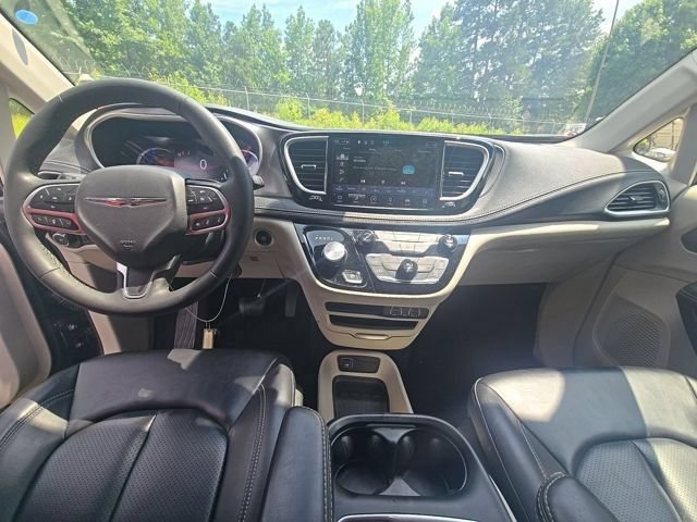 Certified 2023 Chrysler Pacifica Touring-L FWD image 9