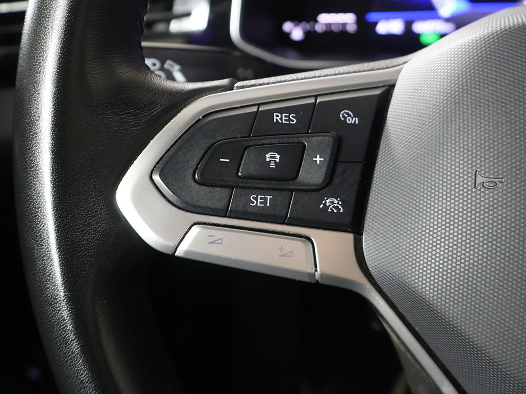 Used 2025 Volkswagen Jetta SE FWD image 33