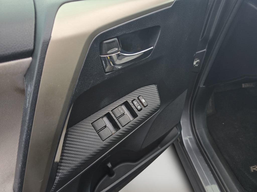 Used 2015 Toyota RAV4 XLE image 22