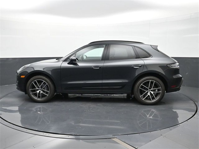 Used 2025 Porsche Macan image 2