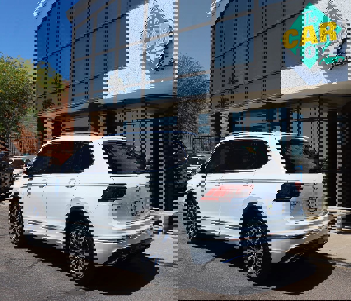 Used 2021 Volkswagen Tiguan SEL Premium R-Line image 10