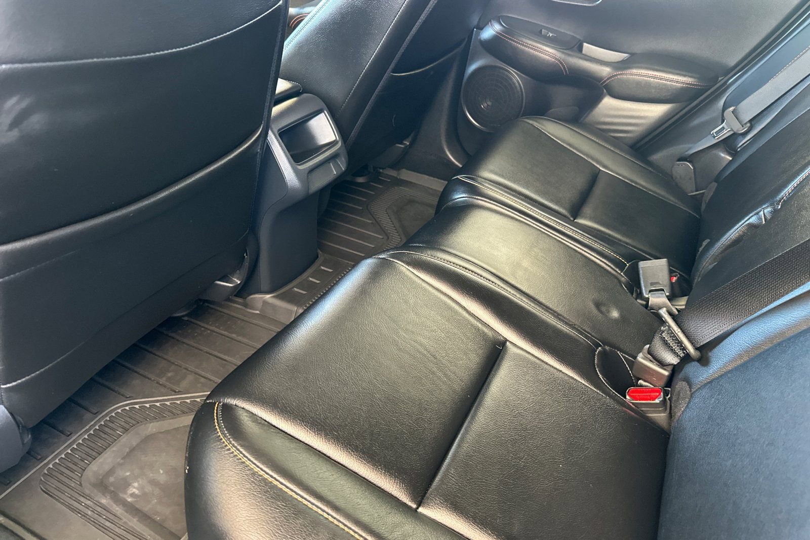 Certified 2025 Honda HR-V Sport image 12