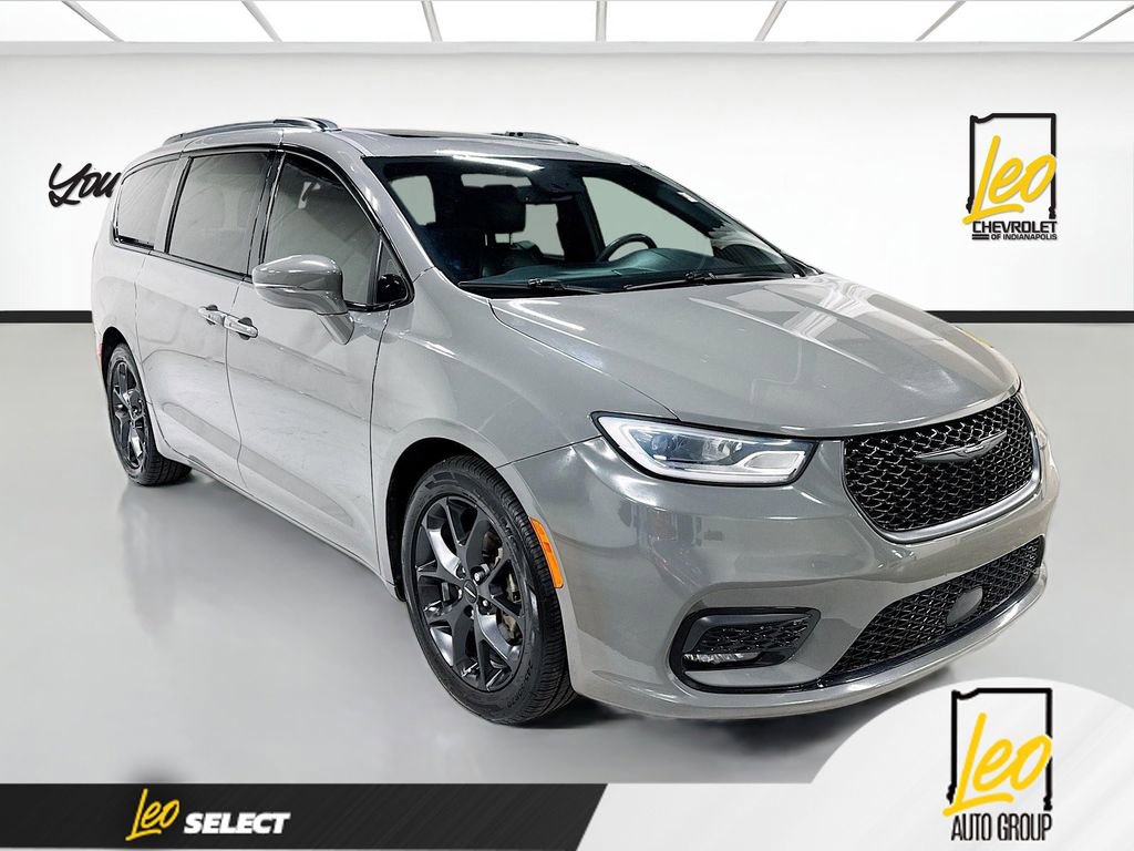 Used 2022 Chrysler Pacifica Touring-L w/ S Appearance Package image 3