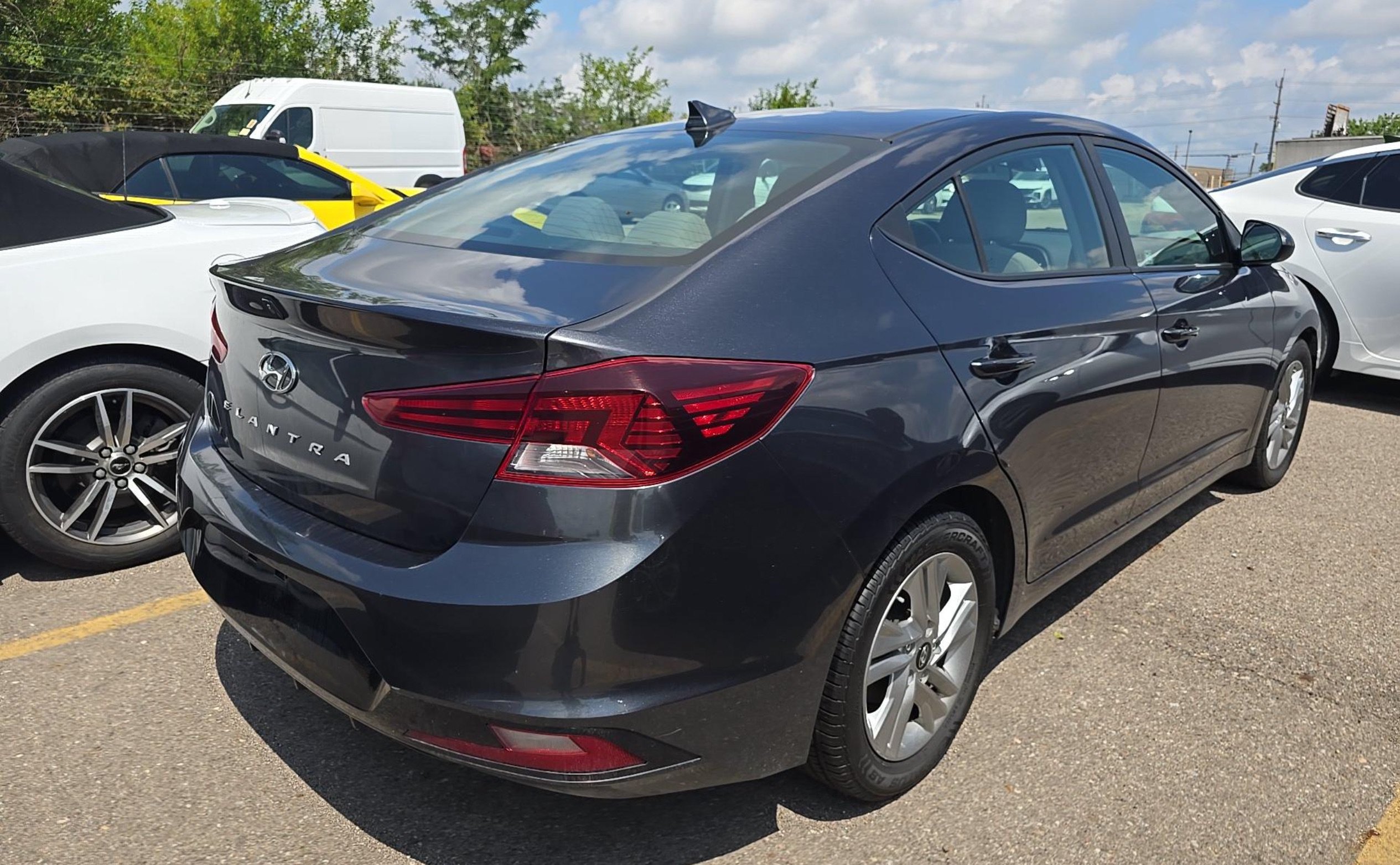Used 2020 Hyundai Elantra SEL FWD image 3