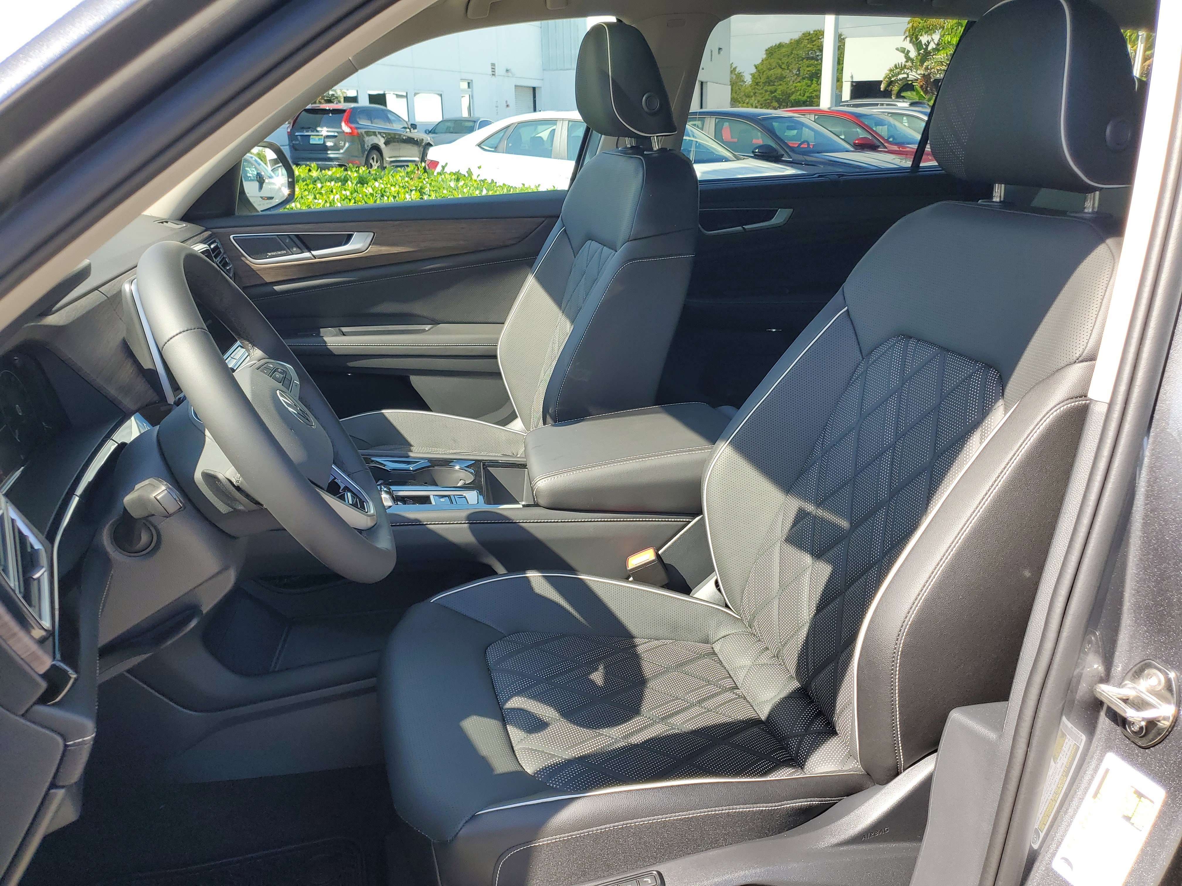 New 2025 Volkswagen Atlas SEL Premium R-Line image 18