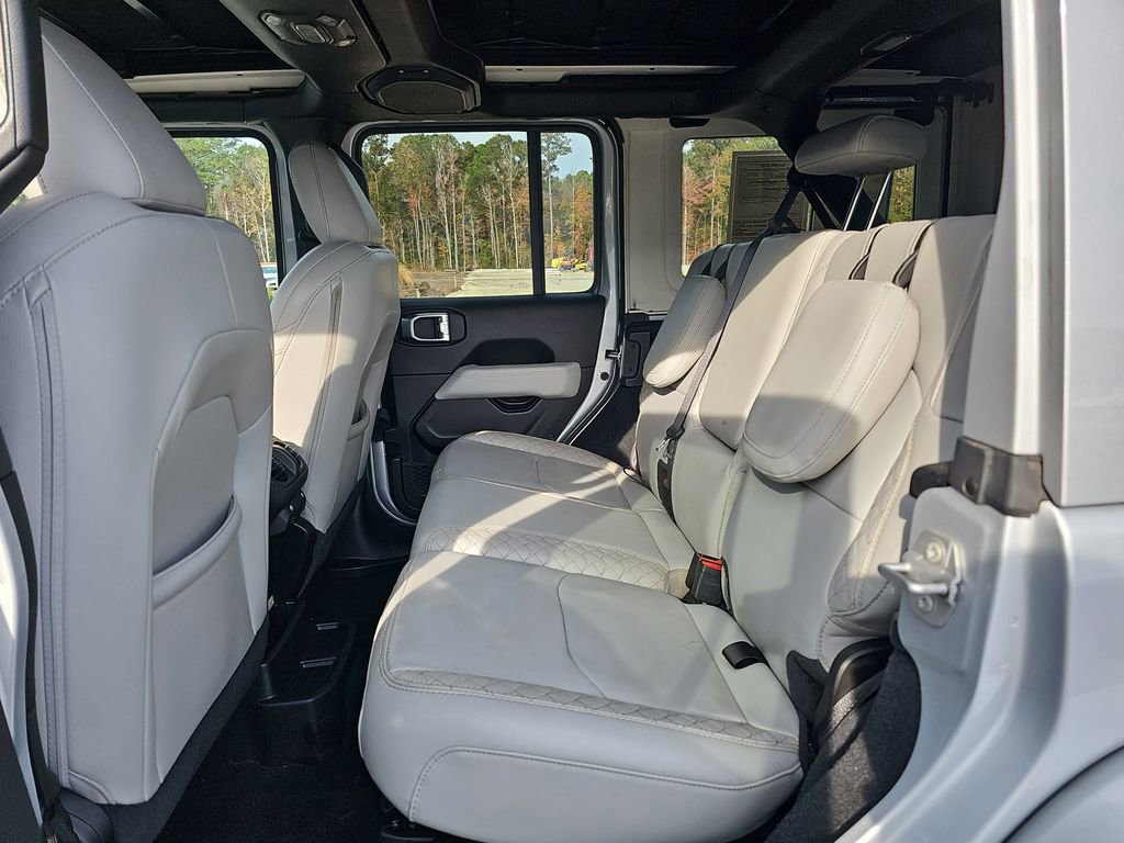 Used 2022 Jeep Wrangler Unlimited Sahara image 19