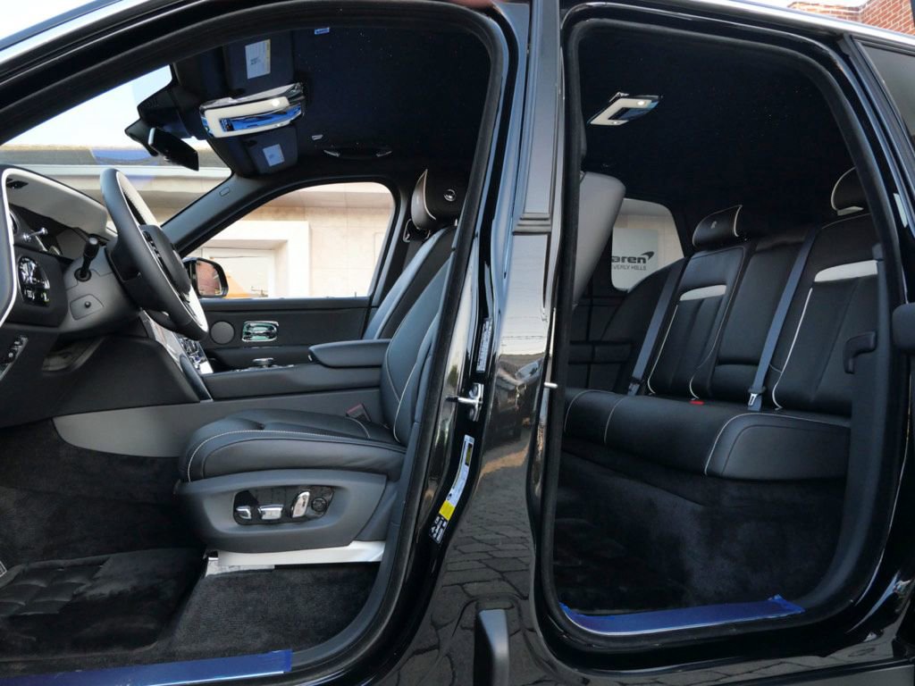 Certified 2023 Rolls-Royce Cullinan AWD/4WD image 26