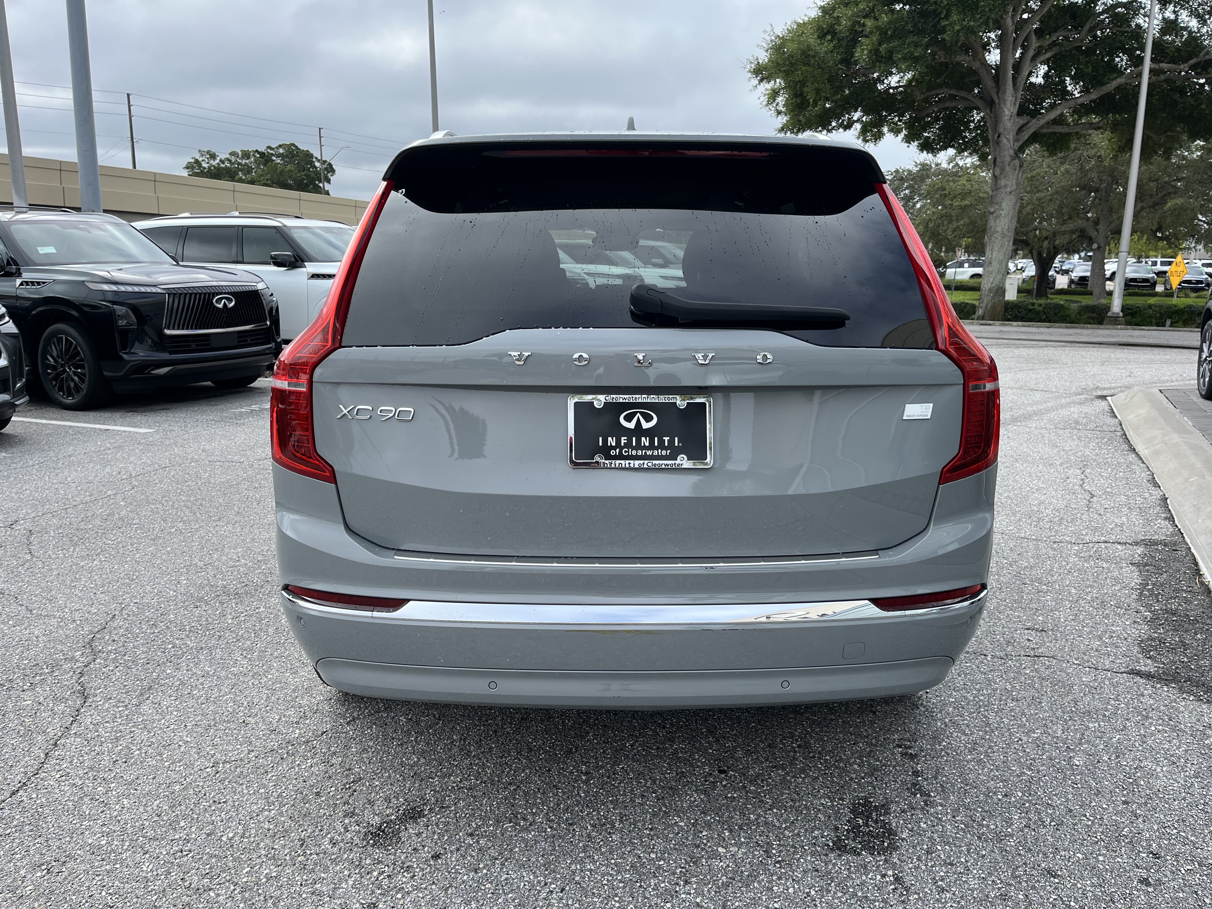 Used 2024 Volvo XC90 T8 Plus w/ Protection Package Premier AWD/4WD image 8
