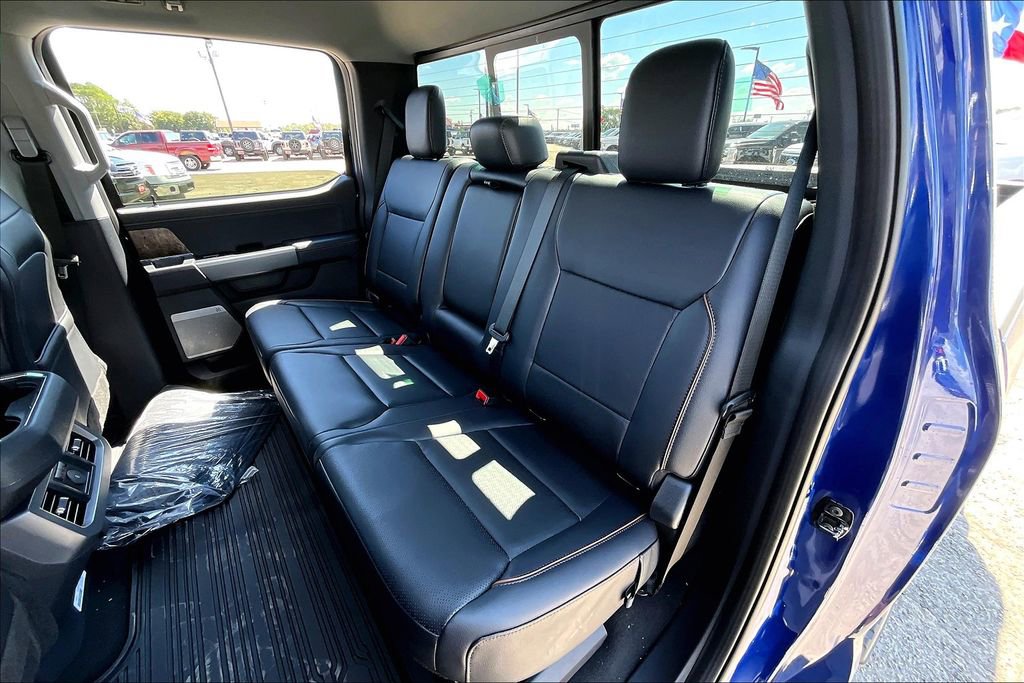 New 2026 Ford F250 Lariat w/ Black Appearance Package image 24