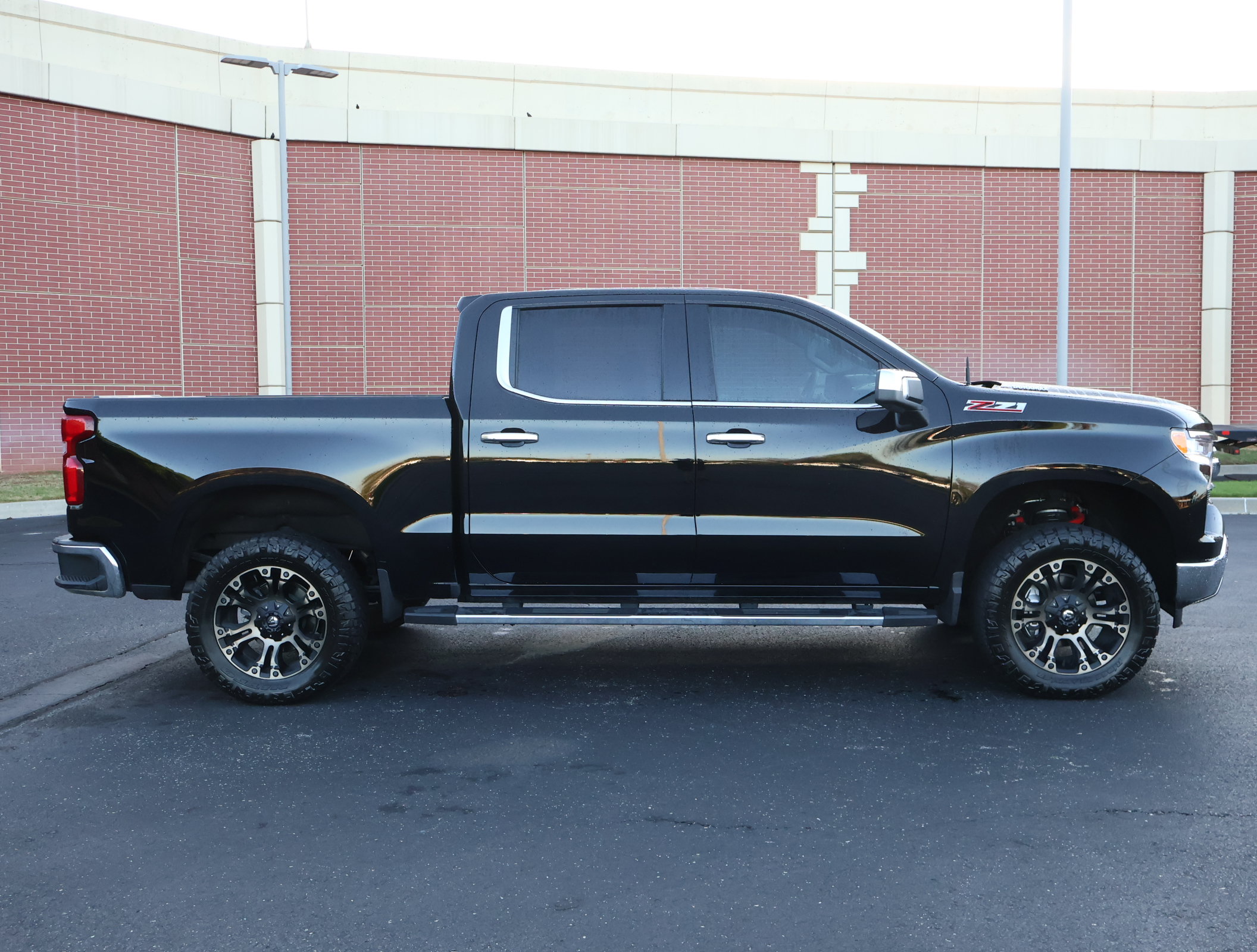 Used 2025 Chevrolet Silverado 1500 LTZ AWD/4WD image 36