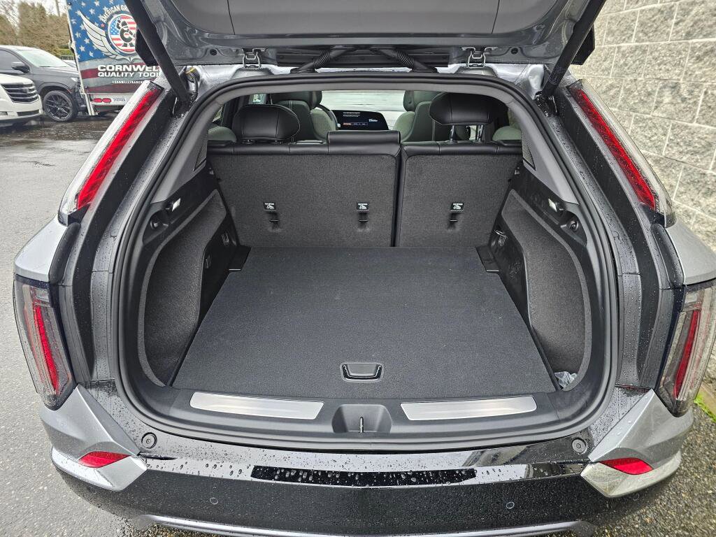 New 2026 Cadillac Optiq Luxury 1 image 9