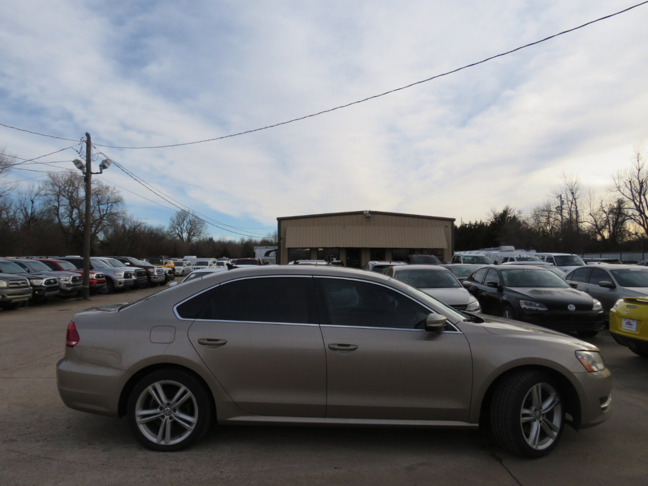 Used 2015 Volkswagen Passat TDI SE FWD image 4