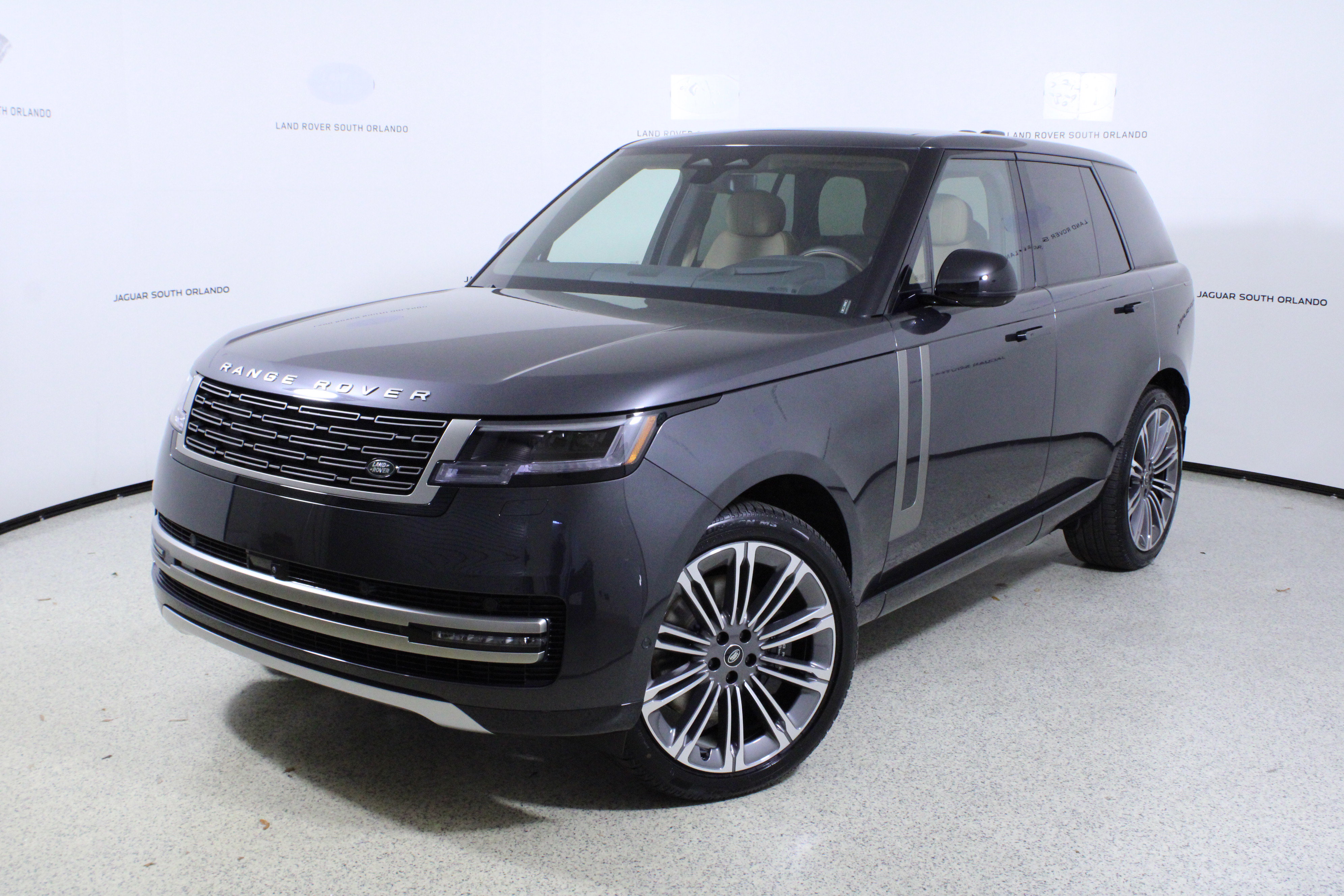 New 2025 Land Rover Range Rover SE