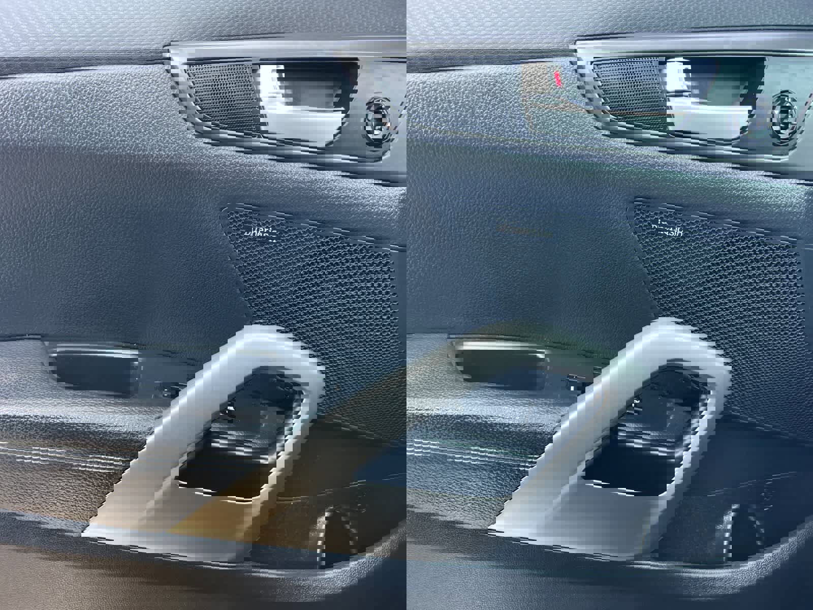 Used 2015 Hyundai Veloster Turbo w/ Option Group 04 image 12