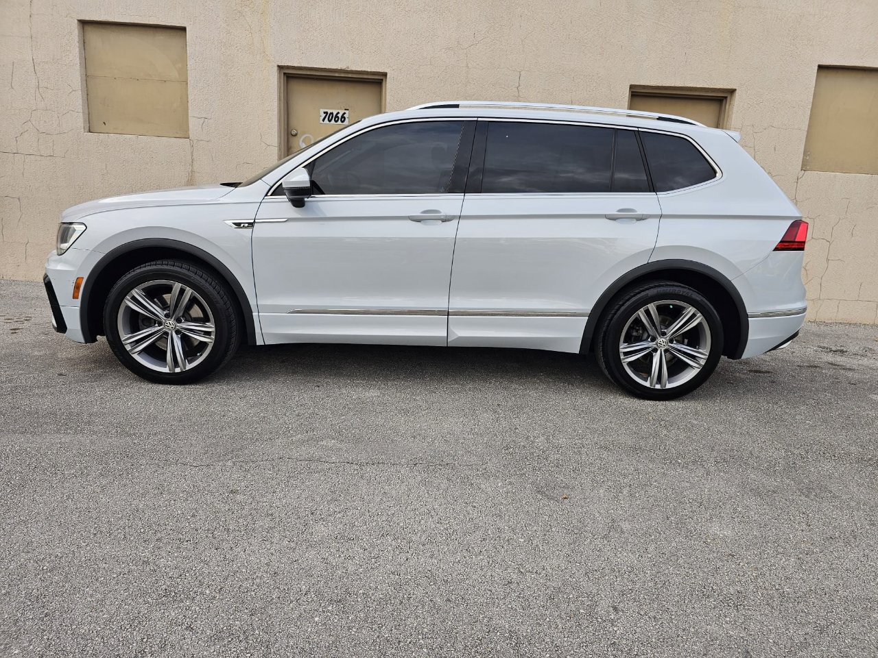 Used 2019 Volkswagen Tiguan SEL R-Line image 13