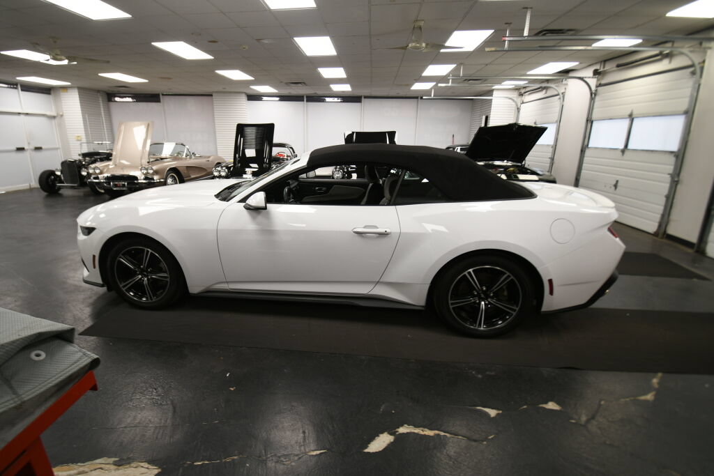 Used 2024 Ford Mustang Premium RWD image 4