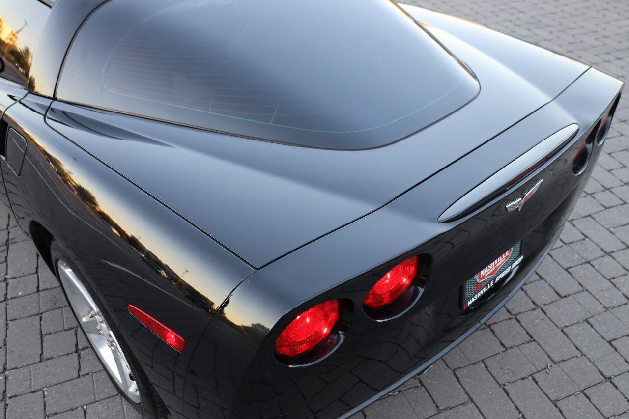 Used 2005 Chevrolet Corvette Coupe w/ Preferred Equipment Group RWD image 16