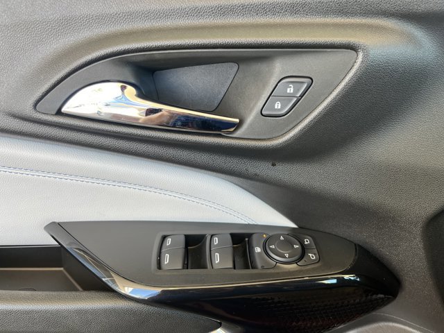 Used 2025 Chevrolet Trax LT w/ LT Convenience Package image 15