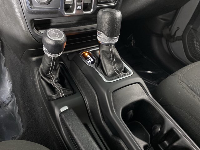 Used 2022 Jeep Wrangler Unlimited Sahara w/ Cold Weather Group AWD/4WD image 32