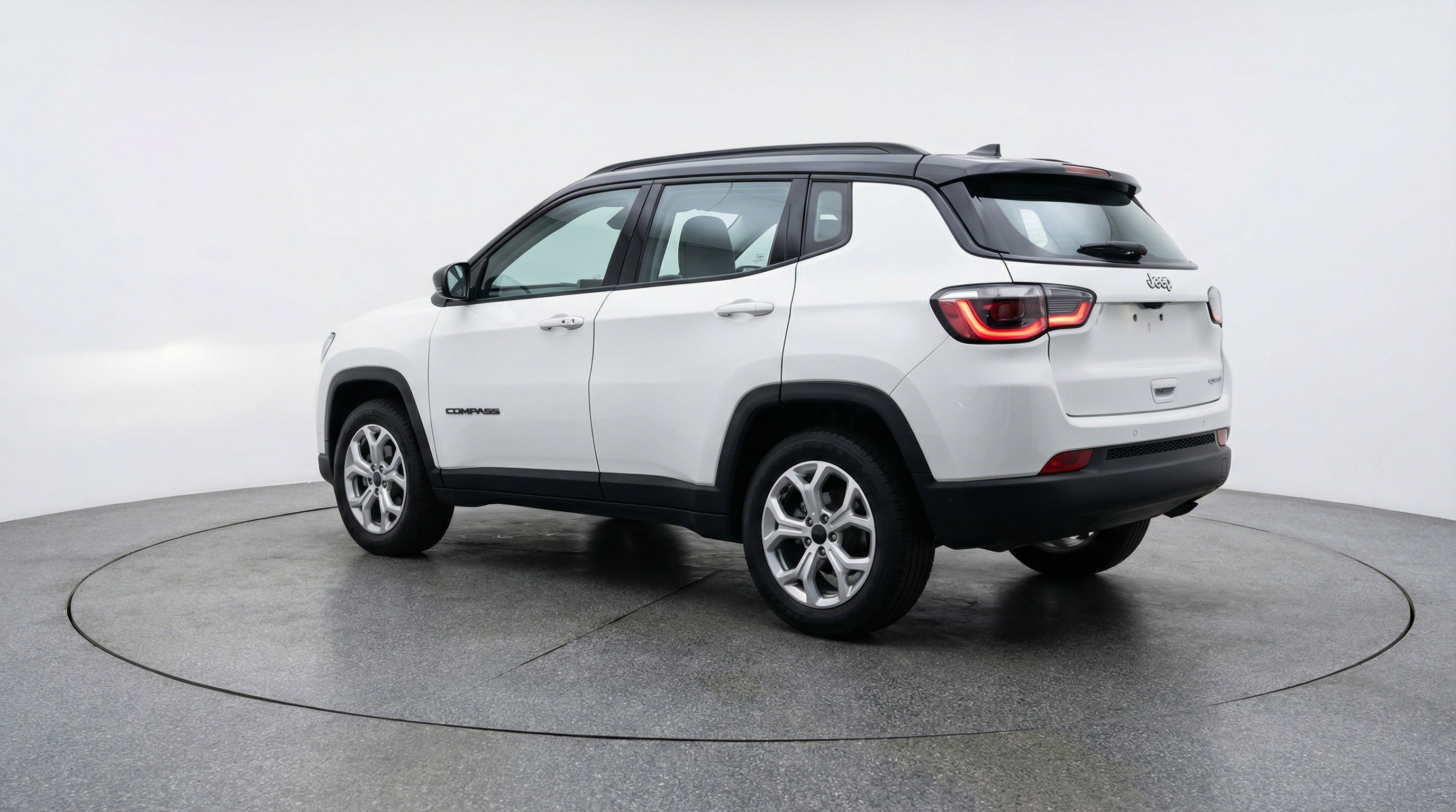 Used 2025 Jeep Compass Latitude image 6