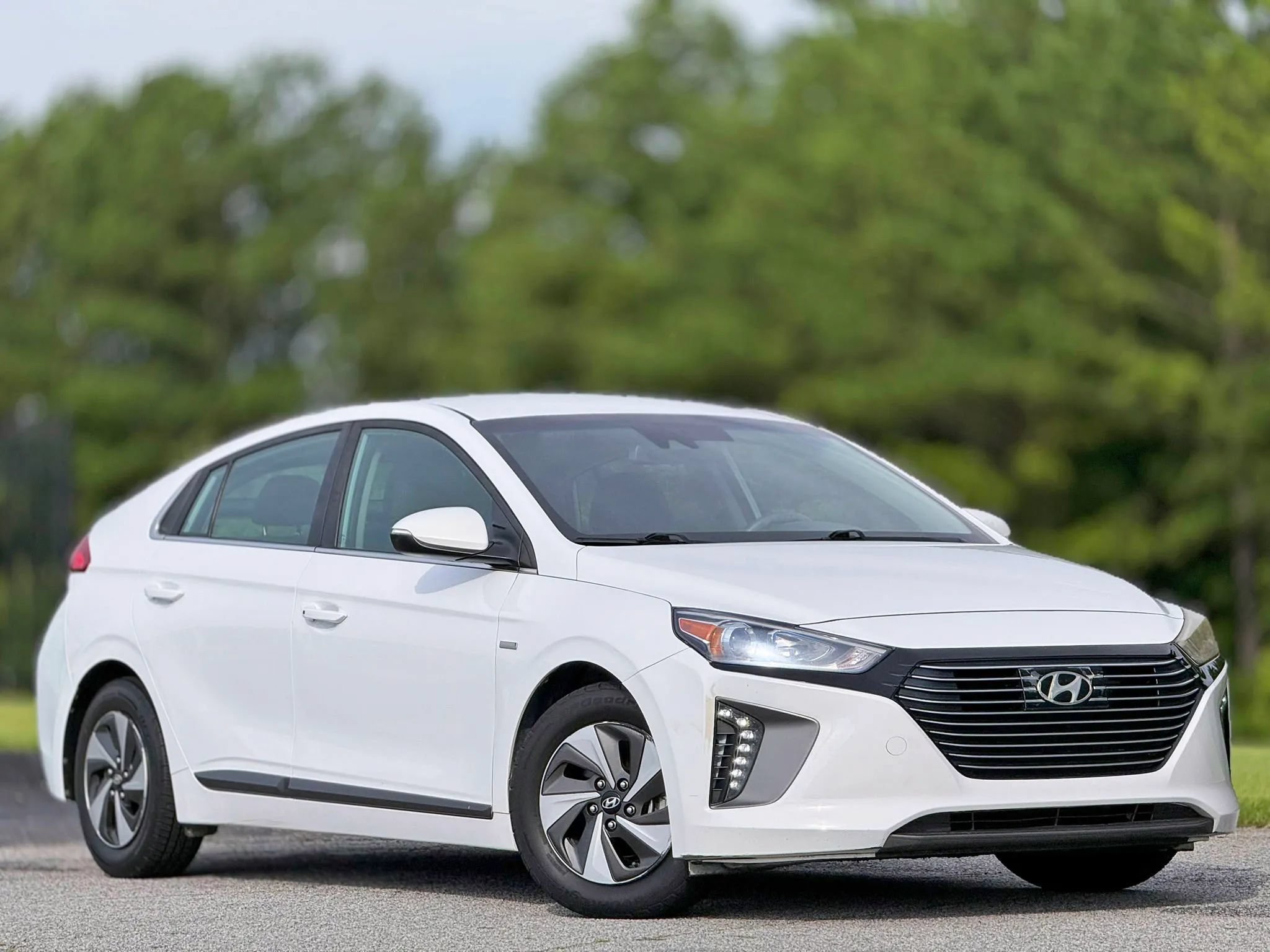 Used 2018 Hyundai Ioniq SEL w/ SEL Tech Package 02 FWD image 5