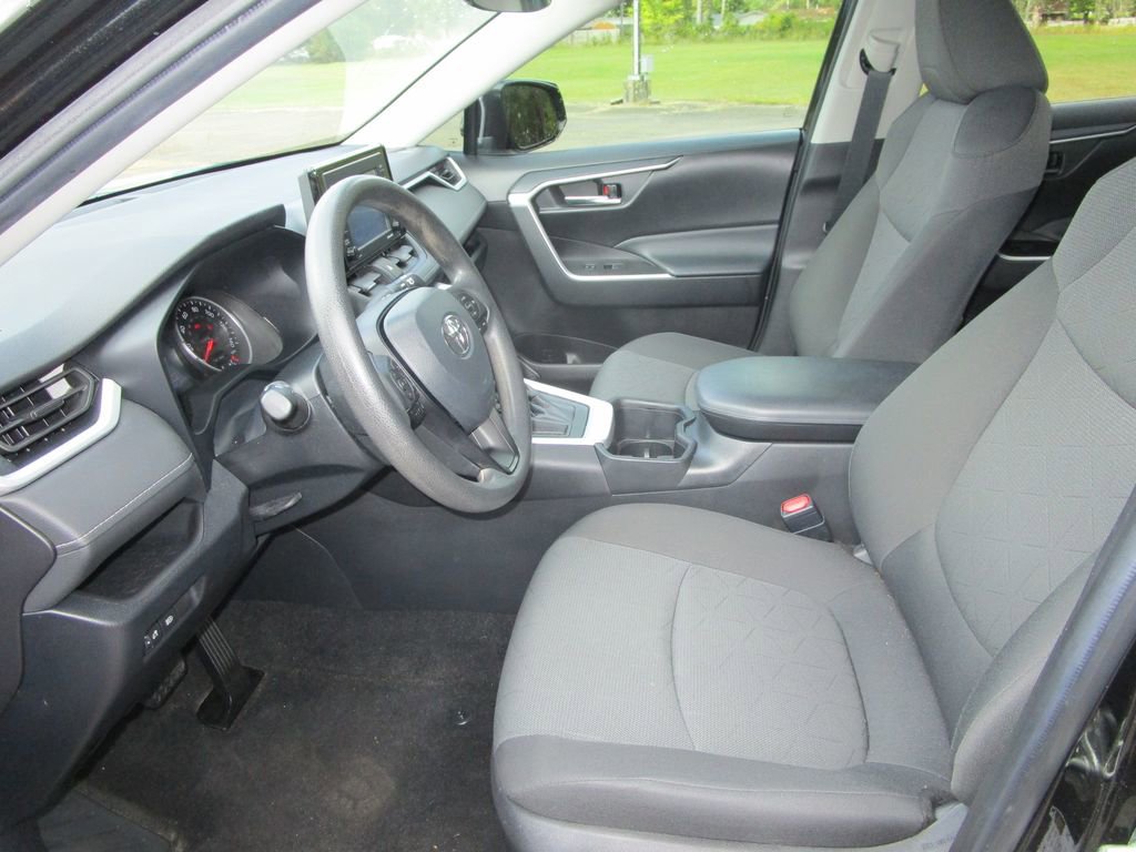 Used 2022 Toyota RAV4 XLE image 17