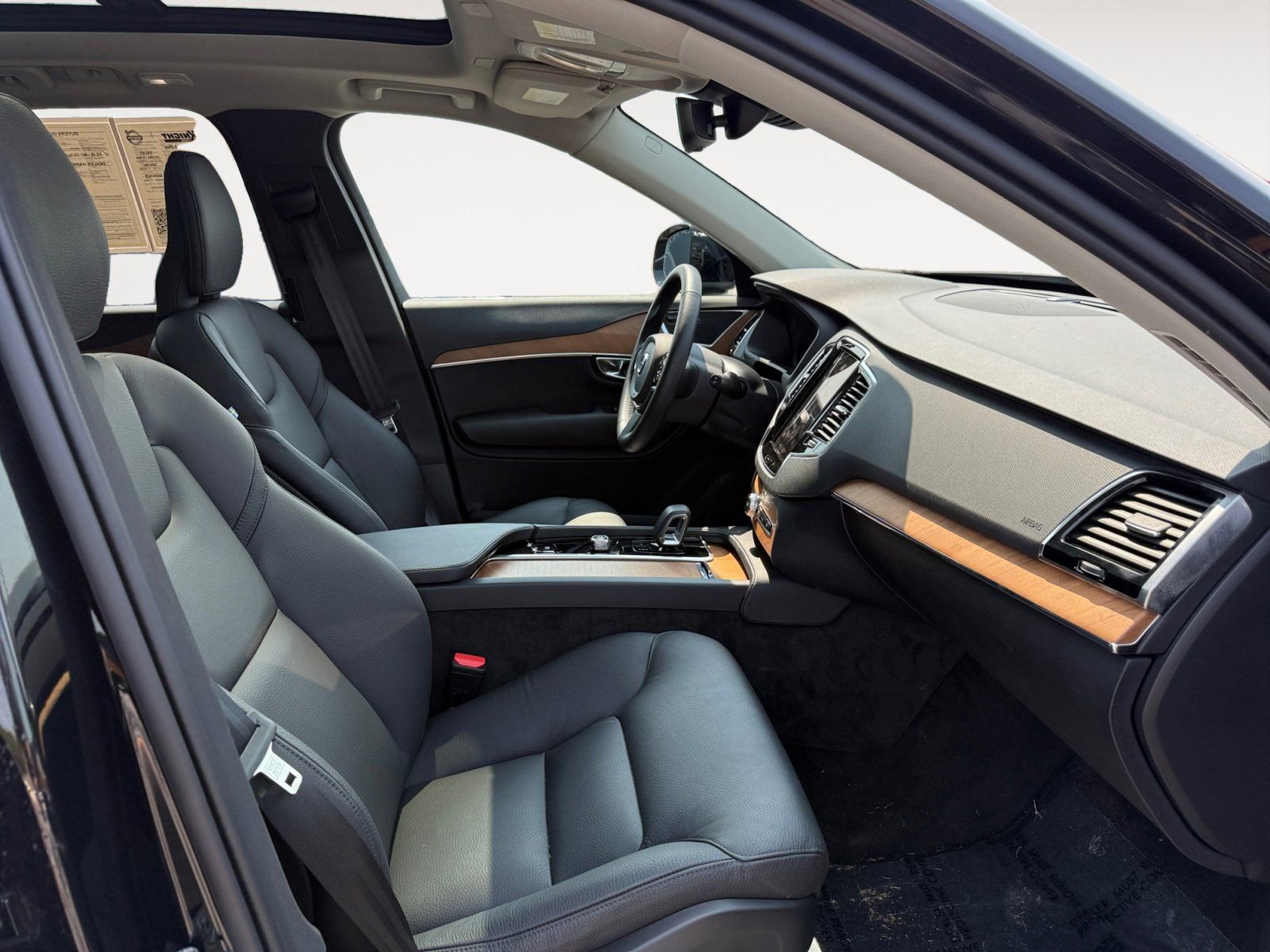Used 2025 Volvo XC90 B5 Plus image 15
