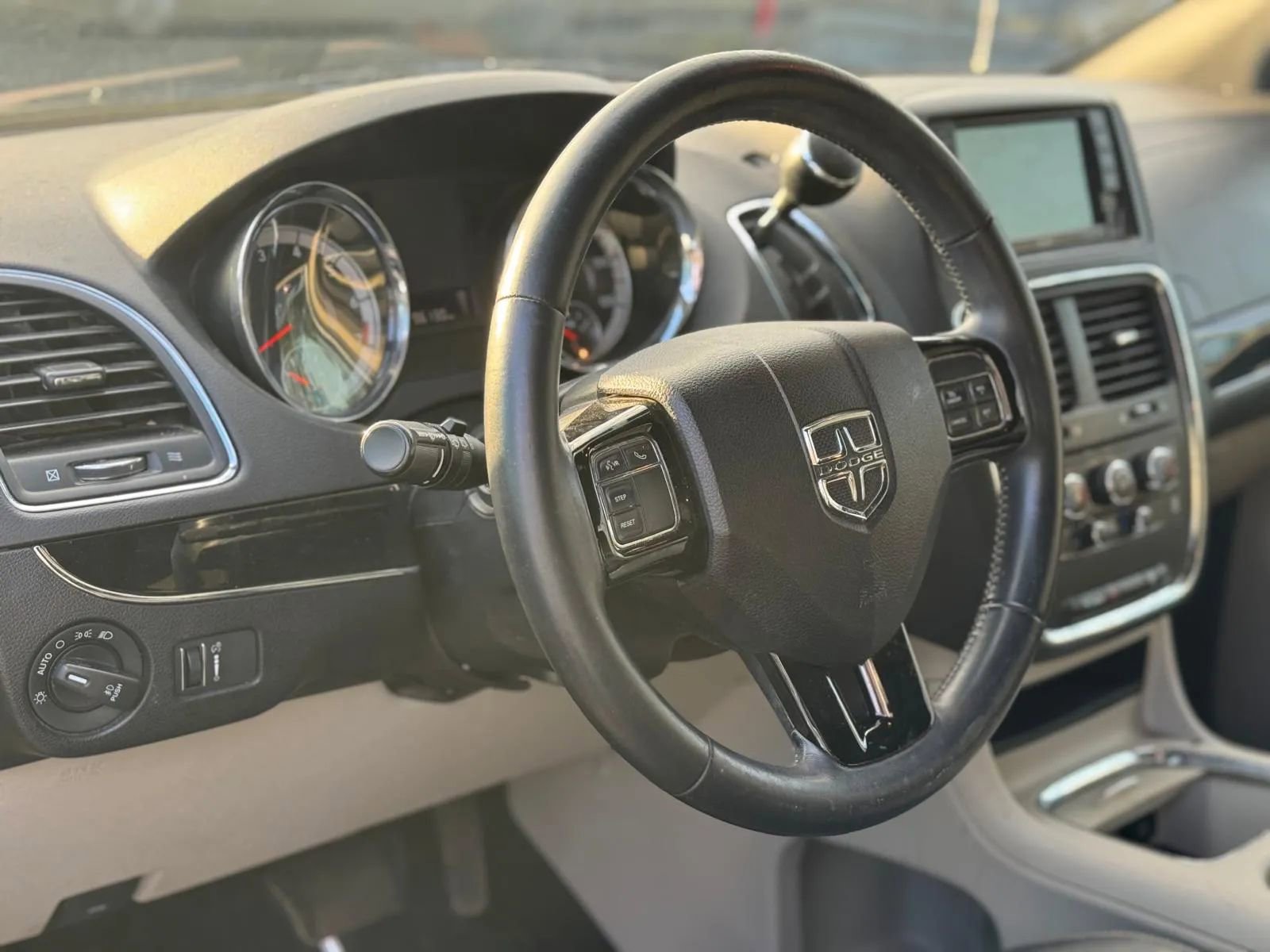 Used 2018 Dodge Grand Caravan SXT image 10