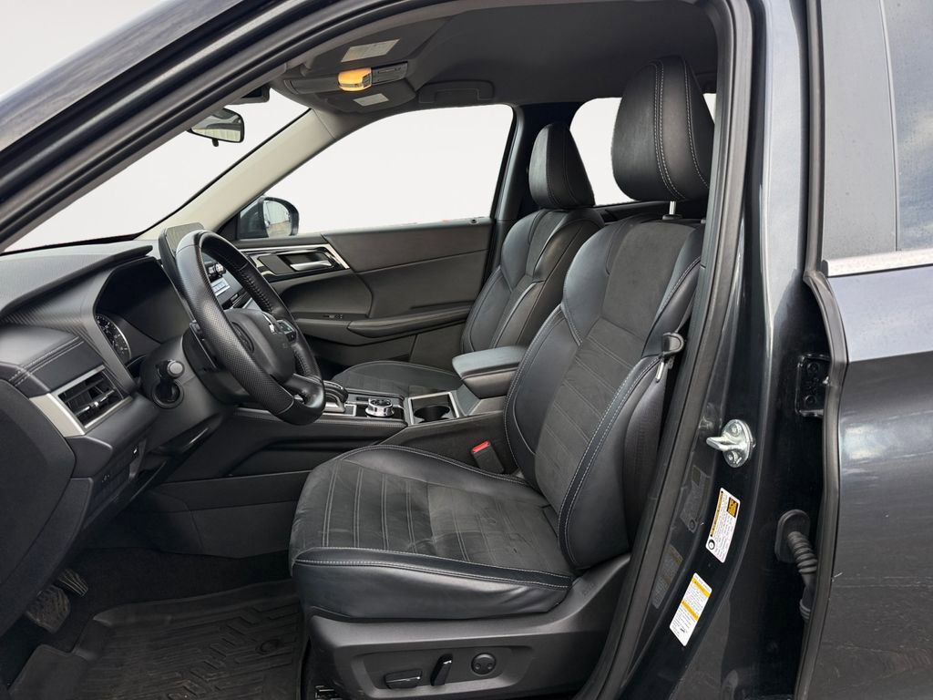 Used 2024 Mitsubishi Outlander image 9