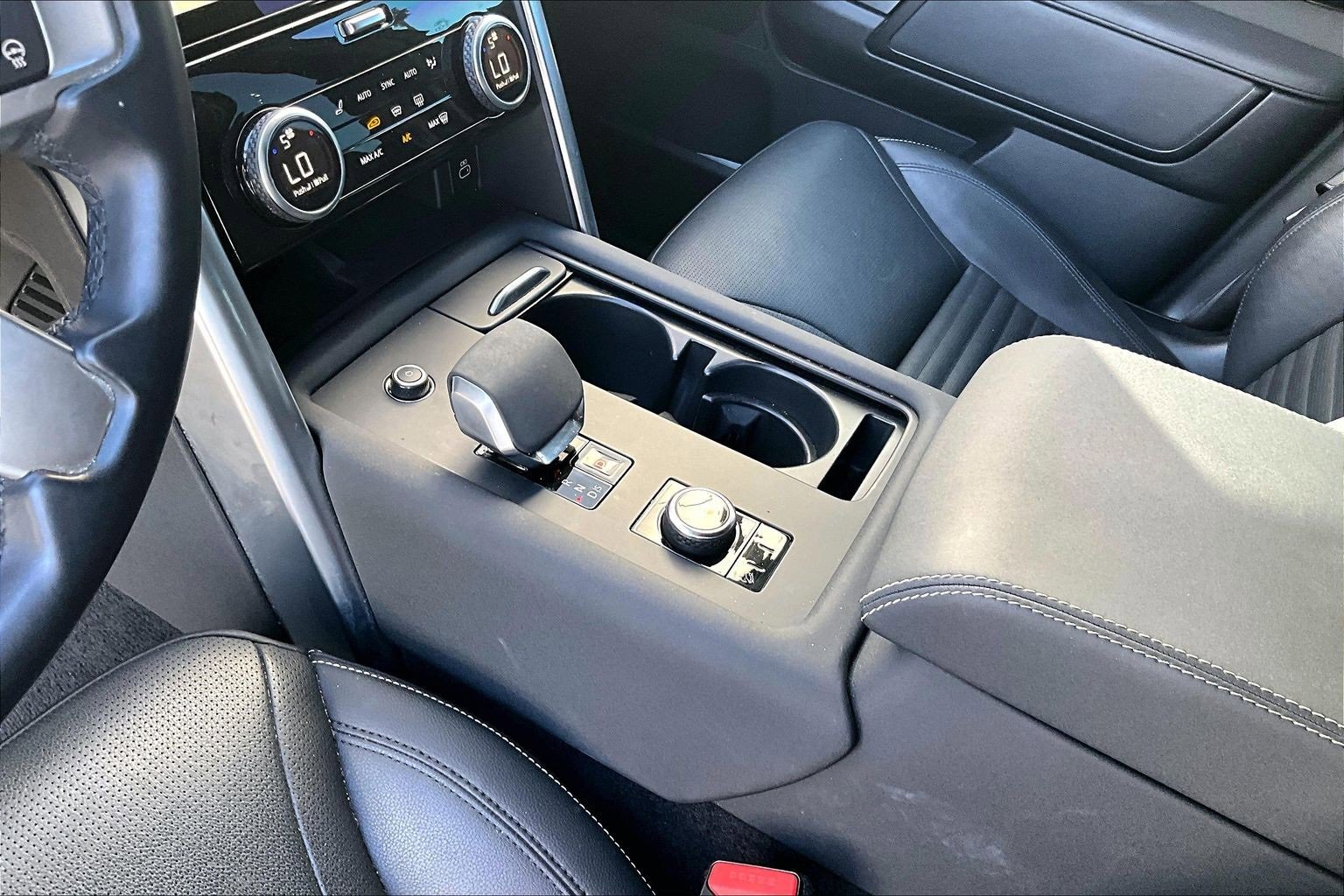 Used 2023 Land Rover Discovery S R-Dynamic image 16