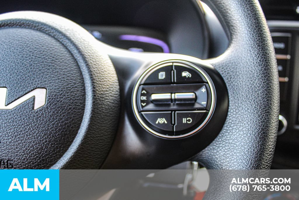 Used 2025 Kia Soul LX w/ LX Technology Package FWD image 26