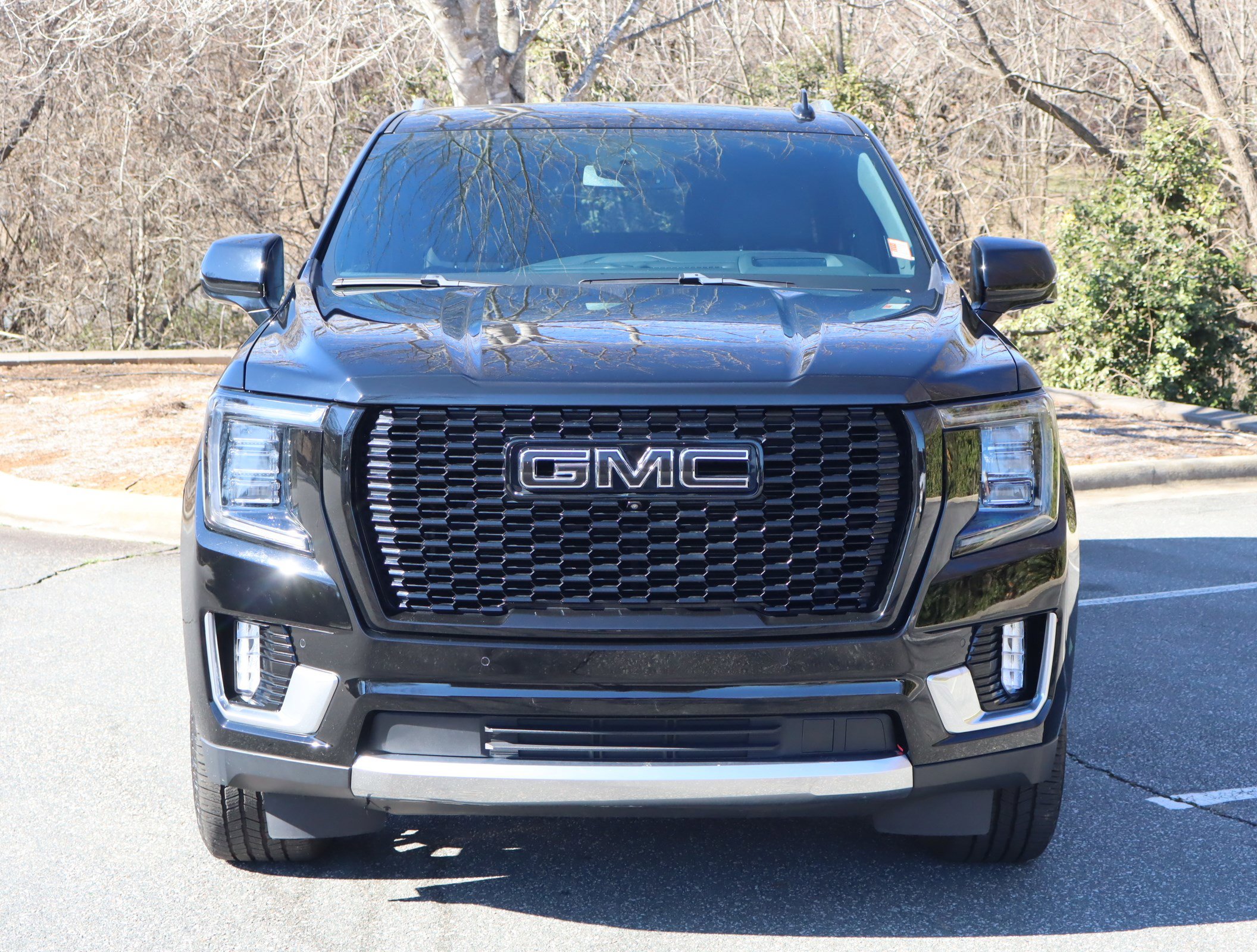 Used 2023 GMC Yukon XL Denali AWD/4WD image 3